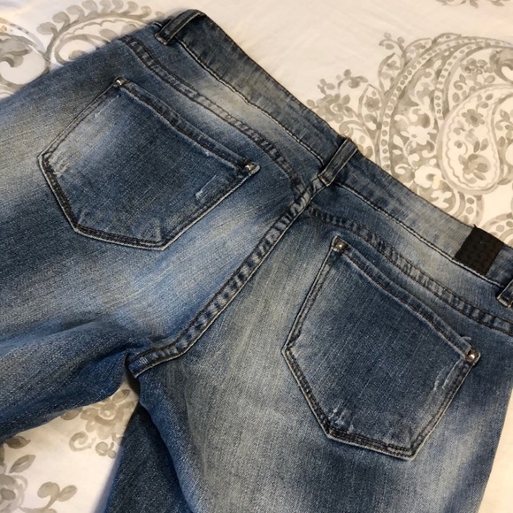 Distressed jeweled jeans - Picture 3 of 3